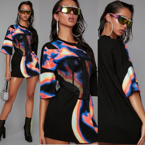 ***ISO***DOLLSKILL "Perfect Form Graphic Tee" - Picture 3 of 3